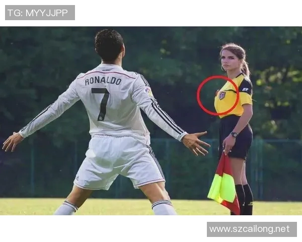 足球明星抽球抽到自己引发的搞笑瞬间与球迷反应大揭秘